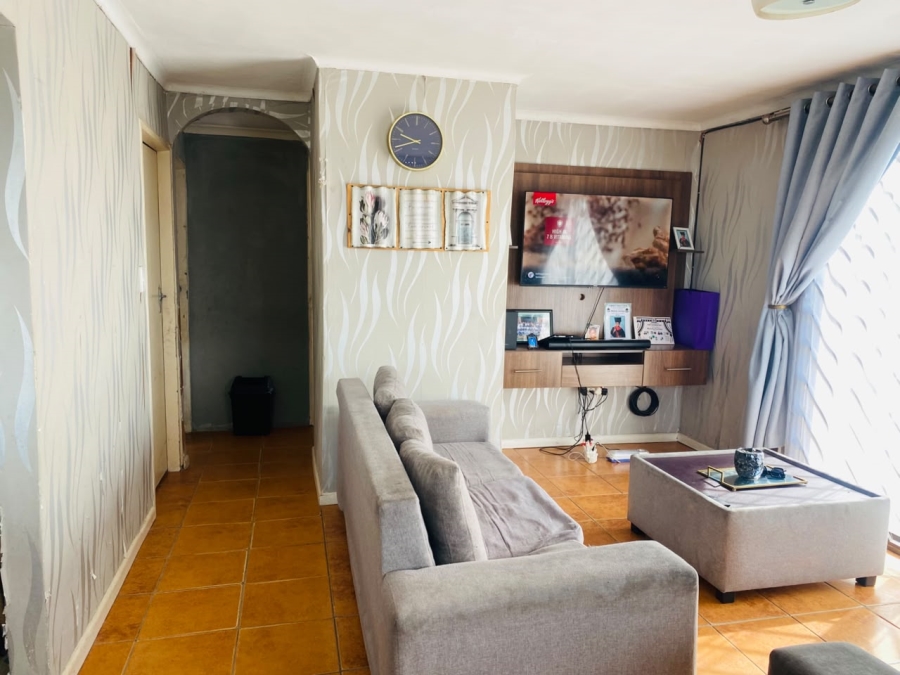 4 Bedroom Property for Sale in Umrhabulo Triangle Western Cape